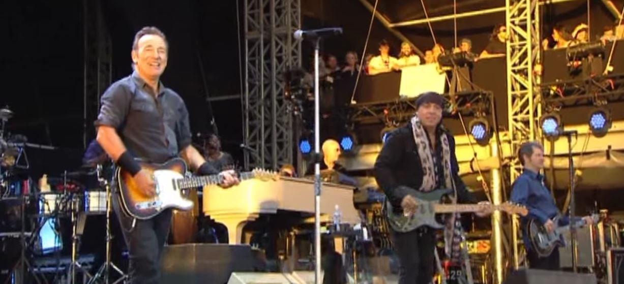 Bruce Springsteen - Dancing In The Dark Bruce Springsteen - Dancing In The Dark