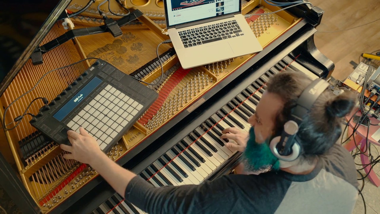 Cuando quieres tocar los solos de guitarra de Metallica o Guns N’ Roses pero tus padres te apuntaron a piano Cuando quieres tocar los solos de guitarra de Metallica o Guns N’ Roses pero tus padres te apuntaron a piano
