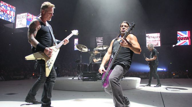Metallica versiona 'Don't look back in anger' de Oasis en Manchester Metallica versiona 'Don't look back in anger' de Oasis en Manchester