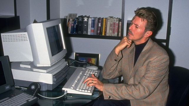 Cómo David Bowie predijo el futuro de Internet Cómo David Bowie predijo el futuro de Internet