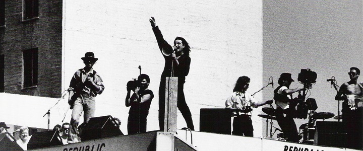 El día que U2 grabaron el videoclip de 'Where the streets have no name' en una azotea El día que U2 grabaron el videoclip de 'Where the streets have no name' en una azotea