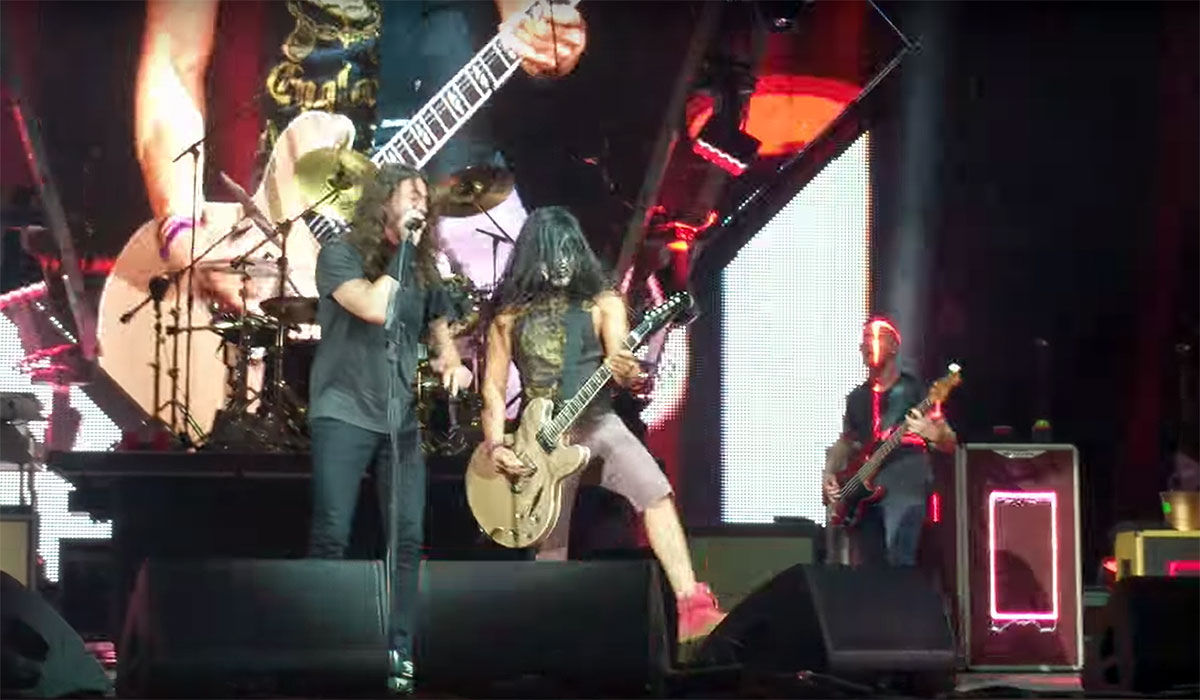 El fan de Kiss que robó todo el protagonismo a Foo Fighters en un concierto El fan de Kiss que robó todo el protagonismo a Foo Fighters en un concierto