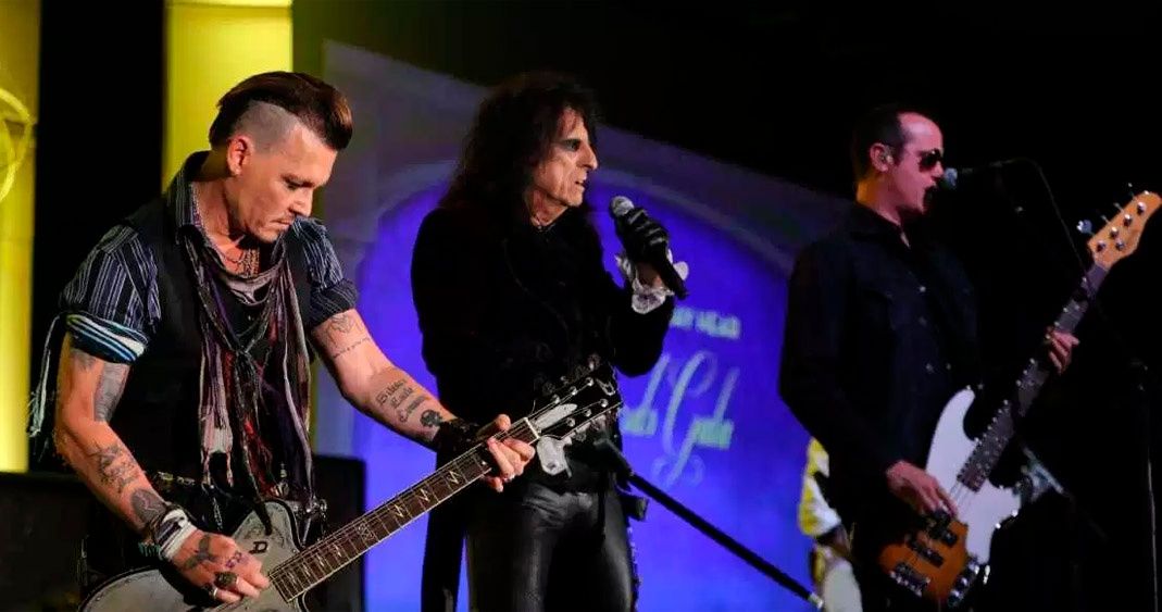 Johnny Depp y su grupo versionan 'Heroes' de David Bowie Johnny Depp y su grupo versionan 'Heroes' de David Bowie