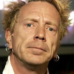 El líder de Sex Pistols se lió en el Summercase a puñetazos con el de Bloc Party