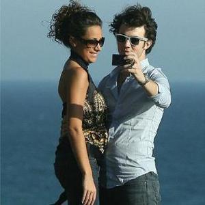 El mayor de los Jonas Brothers se casa con su novia Danielle