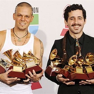 Calle 13 y Shakira eclipsan los Grammy Latinos
