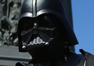 Darth Vader se hace músico callejero