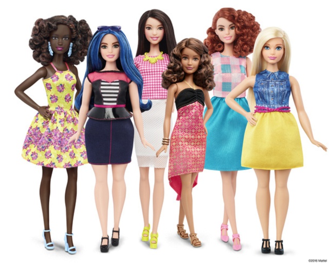 Barbie se reinventa con cuatro físicos diferentes