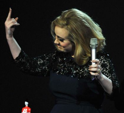 15 veces en las que los famosos hicieron la peineta