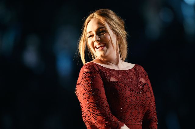 Adele le compra a su hijo el disfraz de la princesa Anna