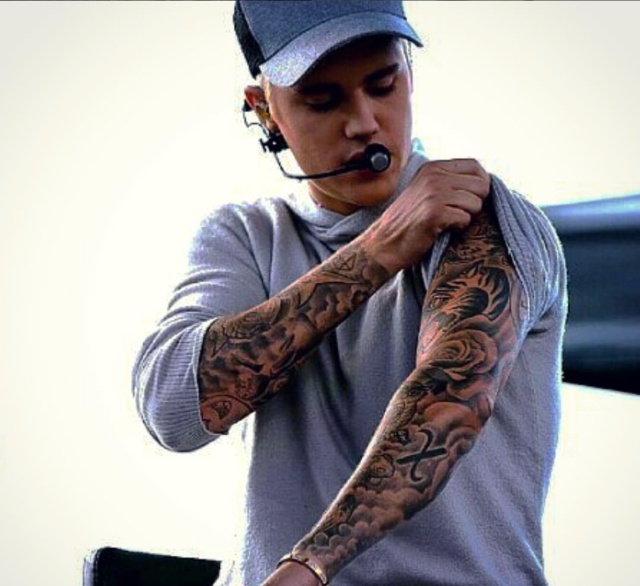 Justin Bieber se tapa el tatuaje de Selena Gómez