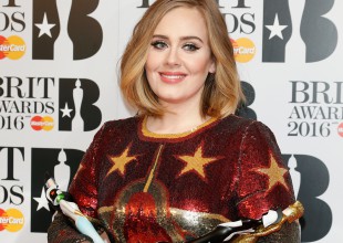 Adele triunfa en los premios a los que sí fue Rihanna