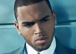 Chris Brown, un padrino muy top para las promesas pop