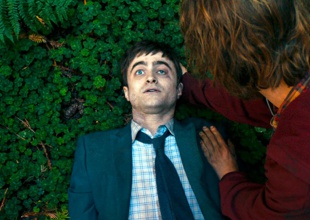 Daniel Radcliffe, guarro y obsceno en el tráiler de 'Swiss Army Man'