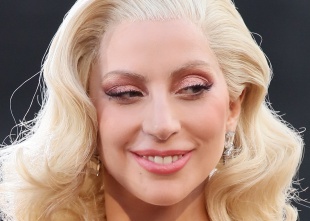 Lo nuevo de Lady Gaga se retrasa aún más