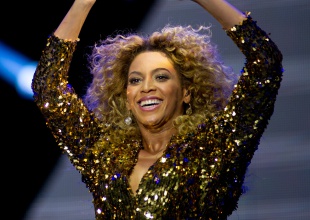 Beyoncé se apunta al traje de oficinista