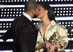 El posado de Drake con Rihanna y otros grandes momentos de los VMAs