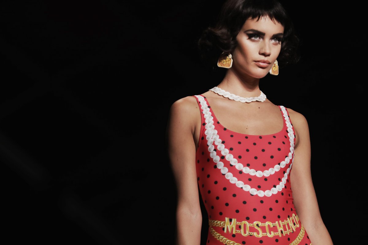 Moschino la vuelve a liar en la Semana de la Moda de Milán