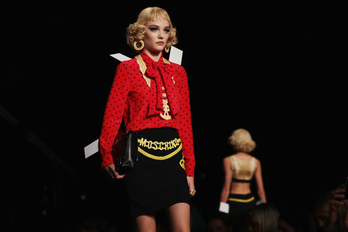 Moschino la vuelve a liar en la Semana de la Moda de Milán