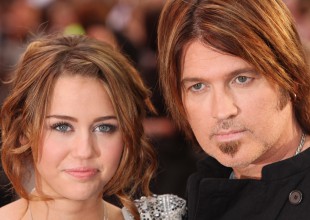 Miley Cyrus emociona a internet con un dueto casero con su padre
