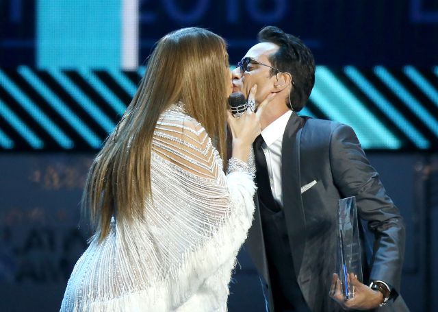 El beso de JLo y Marc Anthony o el desliz de DVicio, en los Grammy Latinos 2016