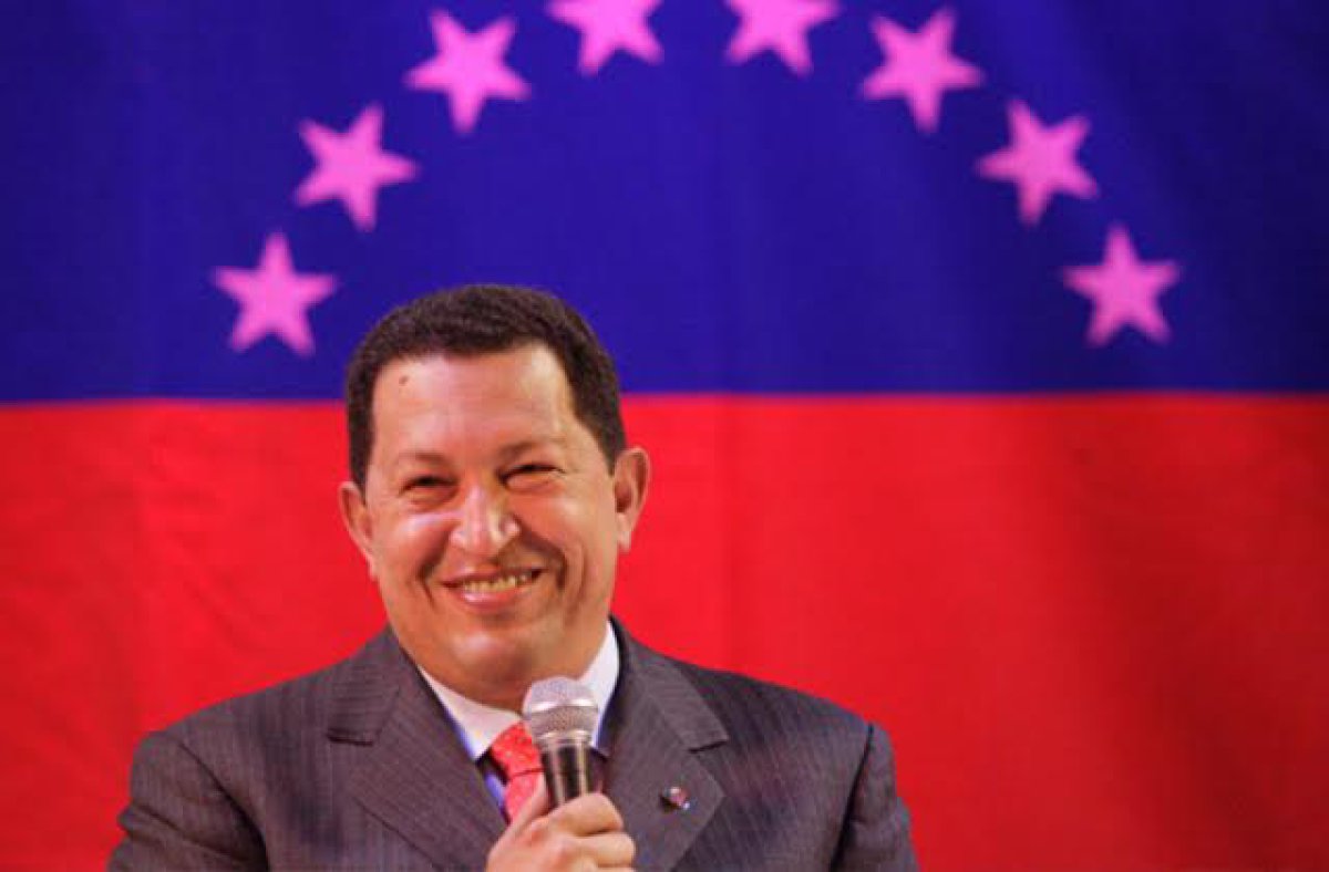 Hugo Chávez gana las elecciones
