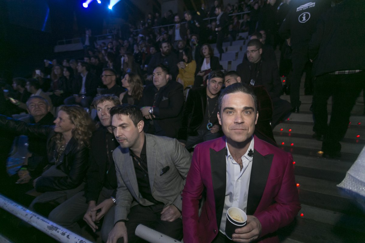 Robbie Williams, rebeldía y espectáculo en LOS40 Music Awards