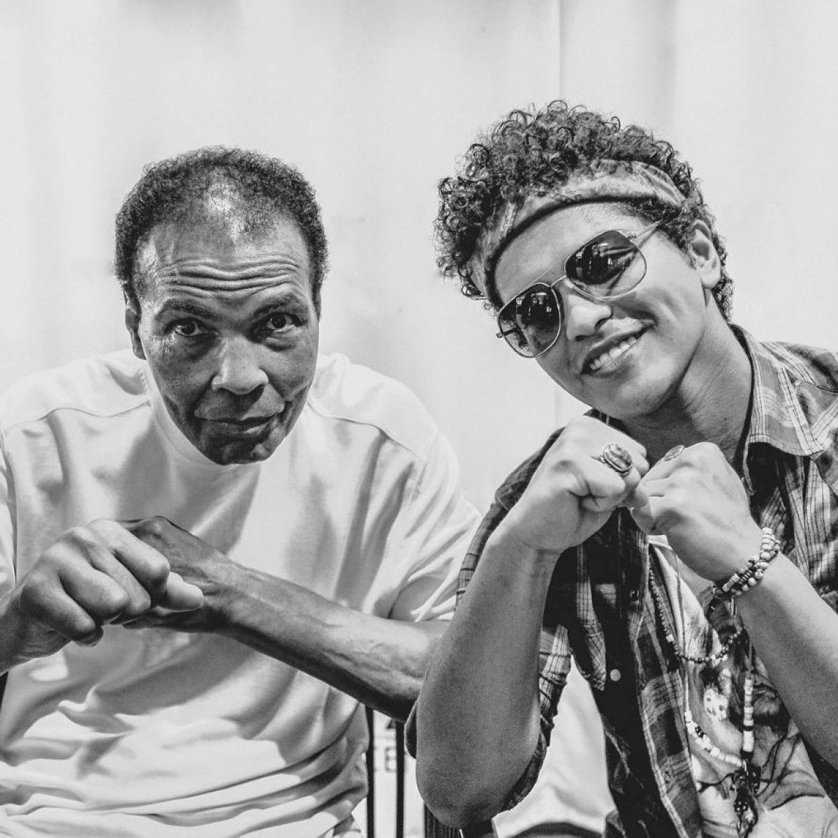 Todos estos cantantes han visto la vida en blanco y negro