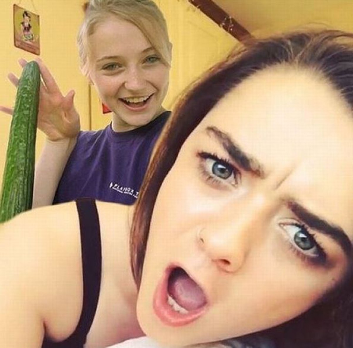 Maisie williams balcony