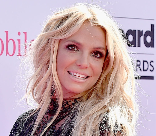 Se opera 90 veces y se gasta 70.000 euros para parecerse a Britney Spears