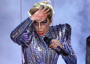 6 aciertos de Lady Gaga en la Superbowl y 2 'debe mejorar'