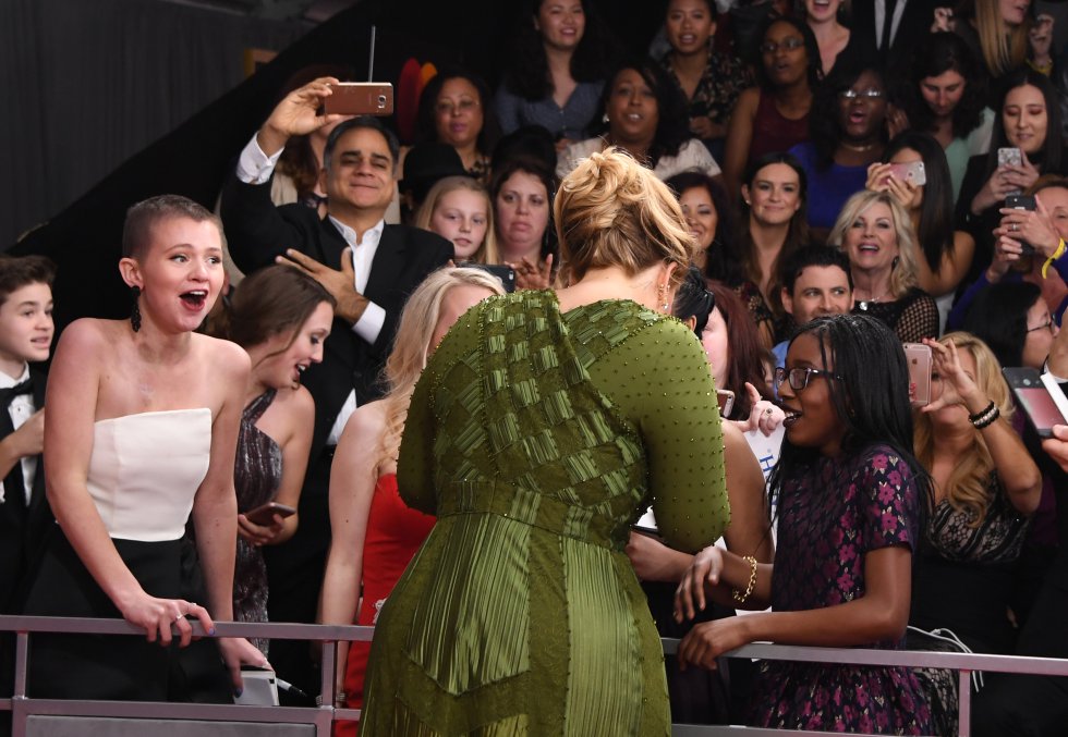 15 fotos que resumen la gran noche de Adele en los Grammy