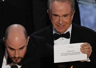 Así fueron los Oscar del 'error' de Warren Beatty y la casi victoria de 'La La Land'