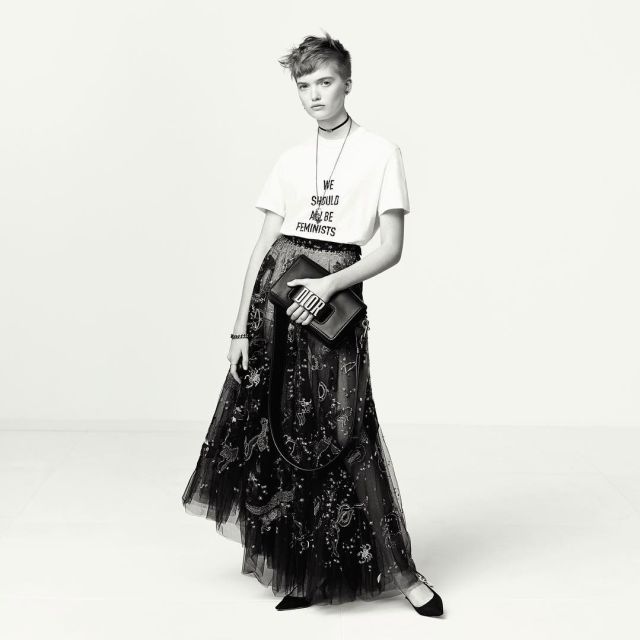 La famosa camiseta feminista de Dior y Rihanna han hecho una buena alianza