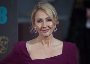 J. K. Rowling pide perdón a sus seguidores