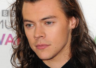 Harry Styles y otros artistas que pudieron volar en sus vídeos