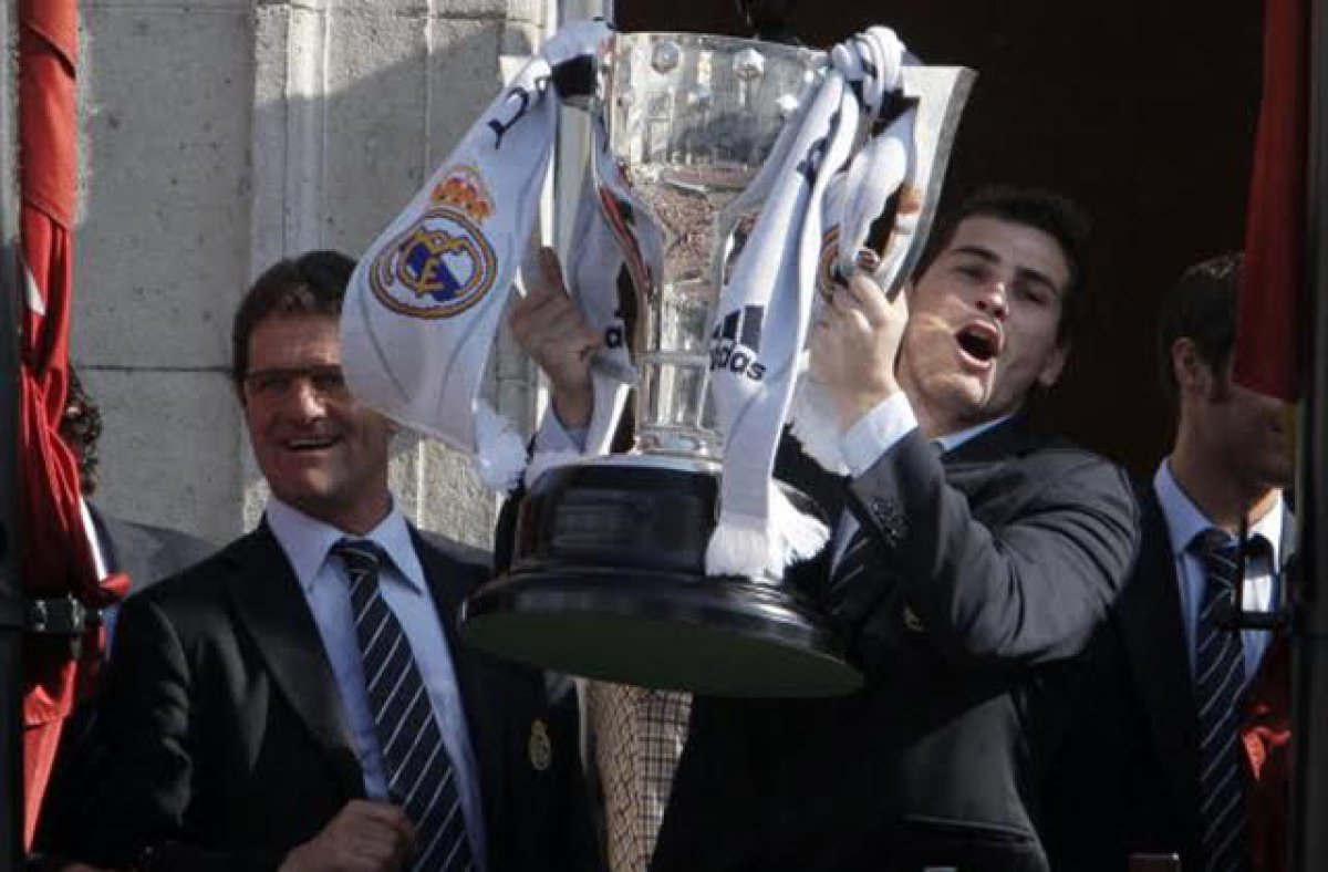 Iker Casilla con la copa de la Liga