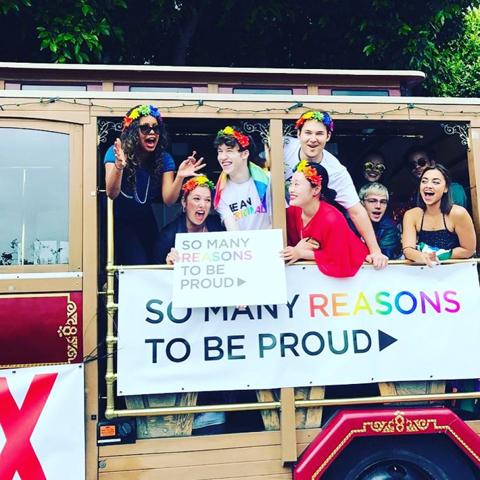Miley Cyrus, Katherine Langford o Sam Smith ya han celebrado el Orgullo 2017