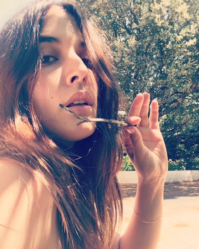 Adriana Ugarte se desnuda en Instagram pero no da la cara