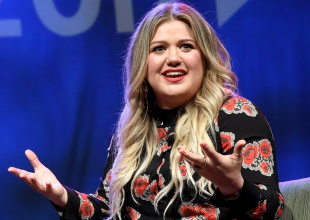 Kelly Clarkson ridiculiza a un trol que la llamó gorda