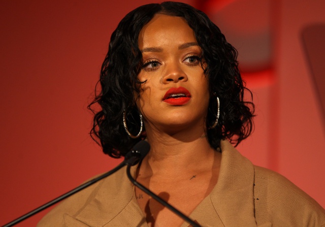 las chanclas de pelo de Rihanna! | Belleza | LOS40