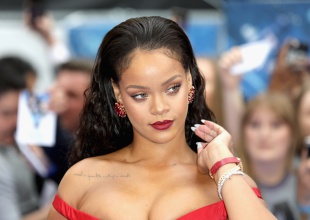 Rihanna echa el resto con sus 'looks' en la promoción de Valerian