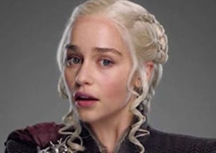 Emilia Clarke muestra cómo va al baño cuando es Daenerys