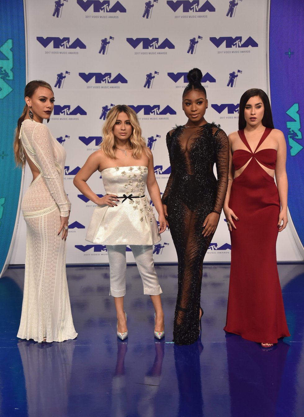 Transparencias y romanticismo en la alfombra roja de los MTV VMA's 2017