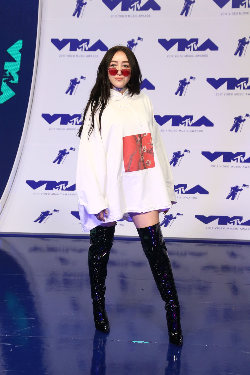 Transparencias y romanticismo en la alfombra roja de los MTV VMA's 2017