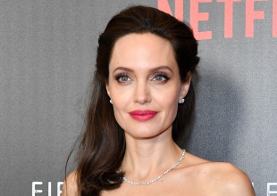 La Cleopatra de Angelina Jolie ya (casi) tiene director