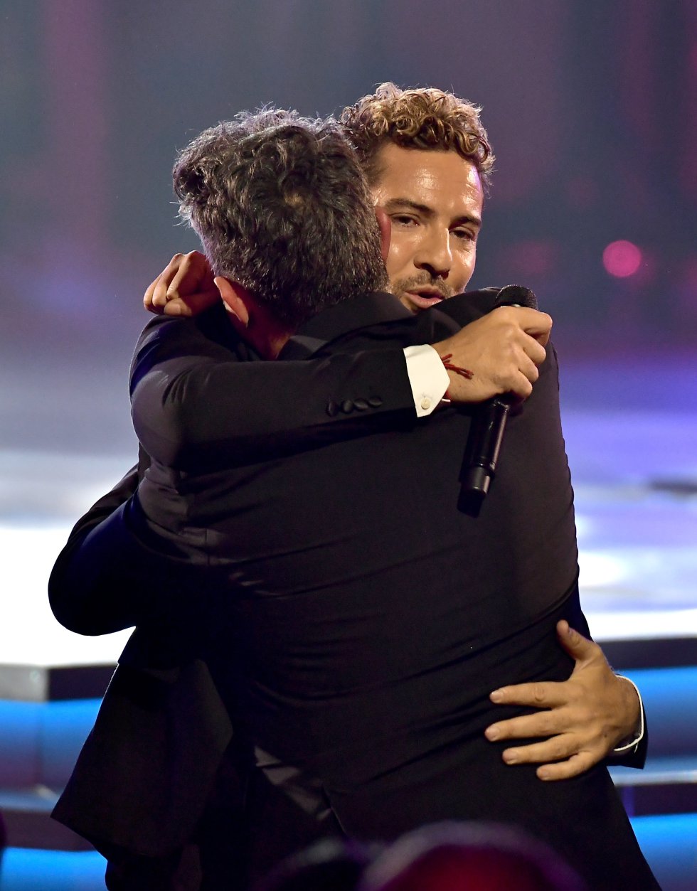 35 fotos que recogen la emoción de Alejandro Sanz en su noche más especial de los Grammy Latino