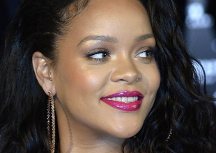 Rihanna, muy criticada por no incluir a ningún ‘trans’ en su promo de cosméticos