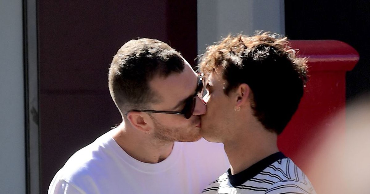 Del beso de Harry Styles al de Raoul y Agoney: los gestos que han dado visibilidad al público LGTBI
