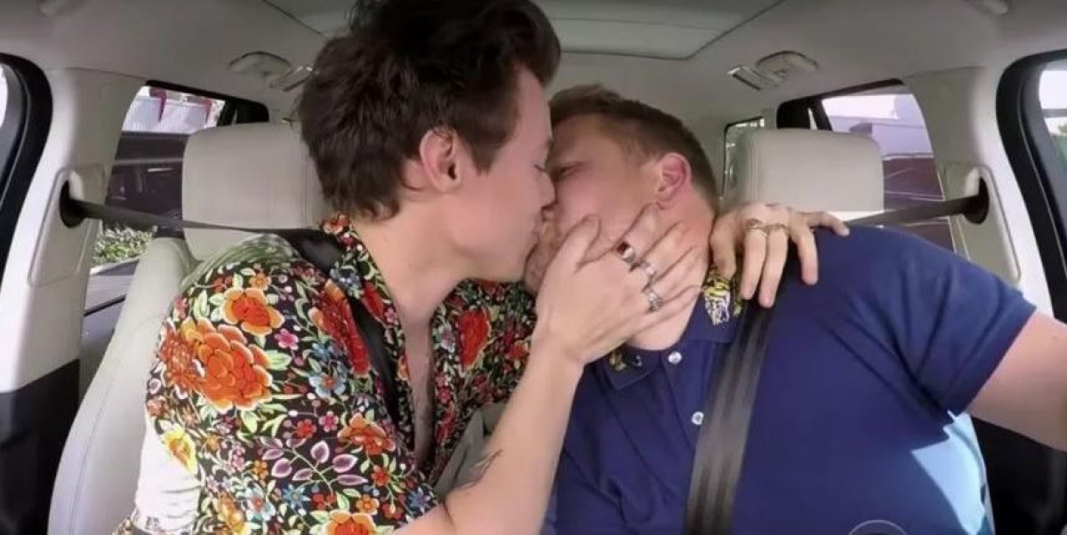 Del beso de Harry Styles al de Raoul y Agoney: los gestos que han dado visibilidad al público LGTBI